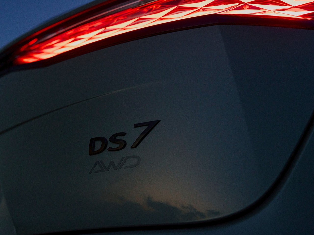 DS 7 E-TENSE 4x4 360 emblem